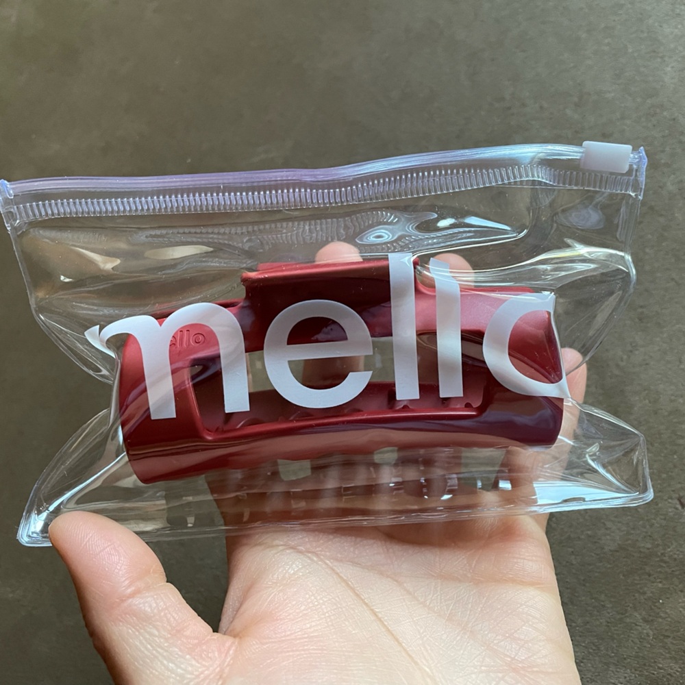 NWT Mello Cloud Clip Retail $27 Color - Cherry